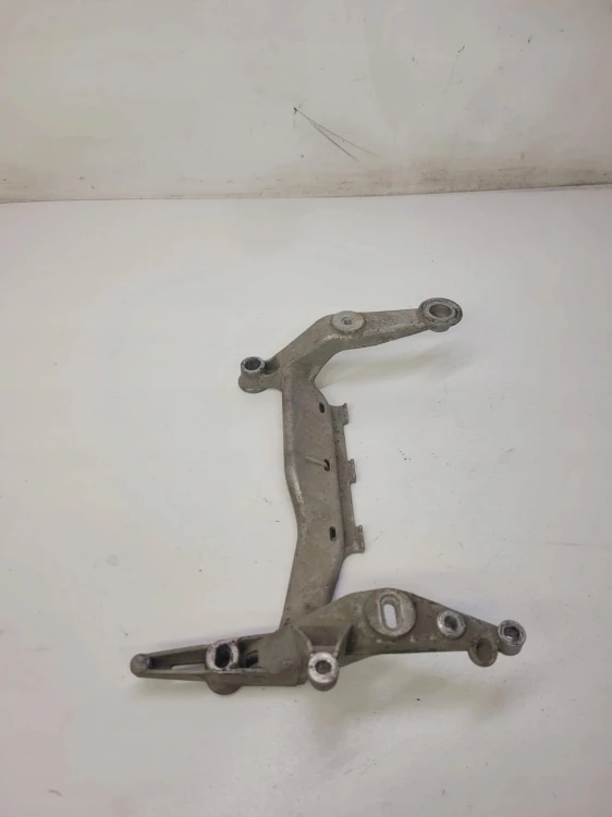 MOCOWANIE KOMPRESORA ZAWIESZENIA AUDI Q7 7L0616879