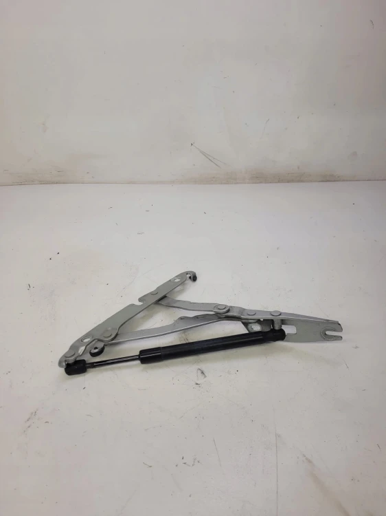 ZAWIAS KLAPY LEWY TYŁ AUDI A6 C6 SEDAN 4F5827301D