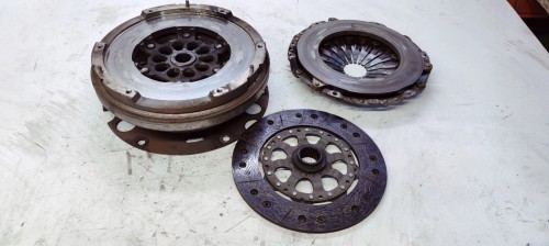 SPRZĘGŁO KOŁO DWUMAS AUDI A4 A5 1.8 0B1105266AA *4