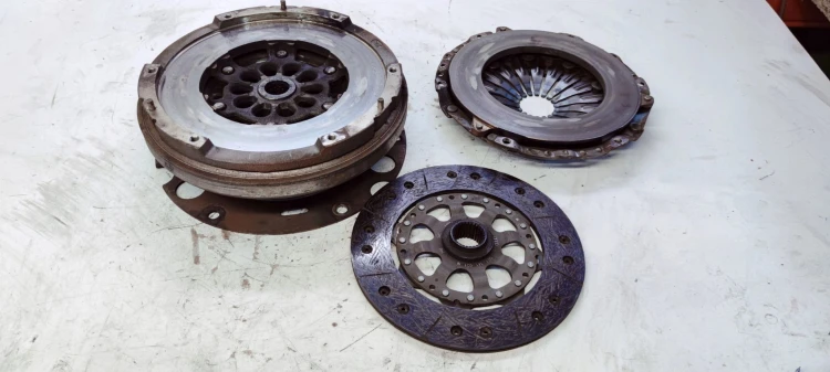 SPRZĘGŁO KOŁO DWUMAS AUDI A4 A5 1.8 0B1105266AA *4