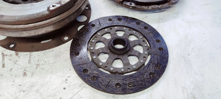 SPRZĘGŁO KOŁO DWUMAS AUDI A4 A5 1.8 0B1105266AA *4