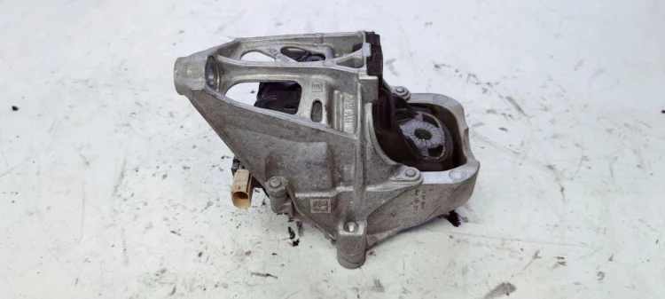 ŁOŻE PODUSZKA SILNIKA LEWA AUDI A6 Q7 4M0199371B