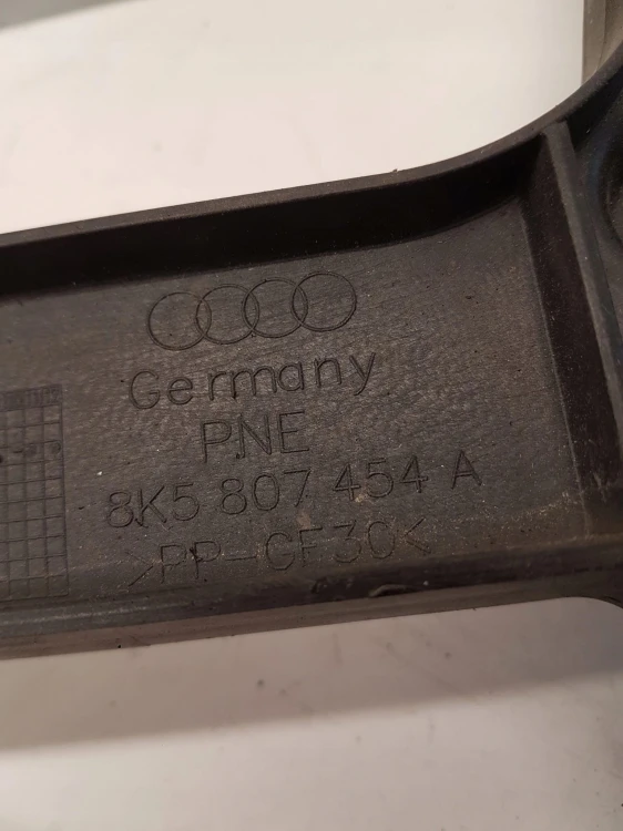 ŚLIZG ZDERZAKA PRAWY TYŁ AUDI A4 B8 FL 8K5807454A
