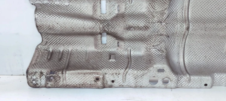 OSŁONA TERMICZNA TUNELU PODWOZIA AUDI Q3 8U 8U0521441