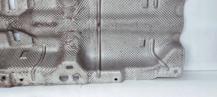 OSŁONA TERMICZNA TUNELU PODWOZIA AUDI Q3 8U 8U0521441