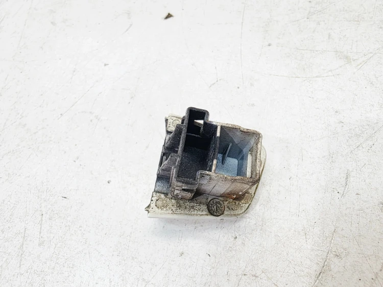 ZAŚLEPKA KLAMKI DRZWI PRAWA AUDI A3 8V 8V0837168B