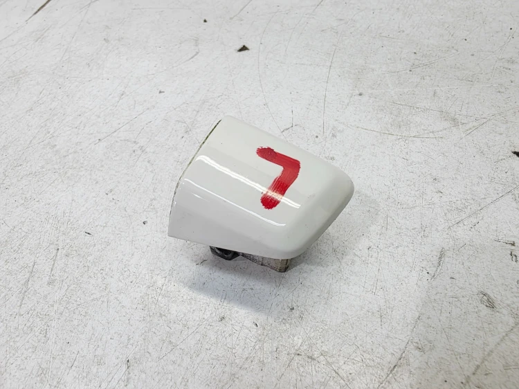 ZAŚLEPKA KLAMKI DRZWI LEWA AUDI A3 8V 8V0837167B