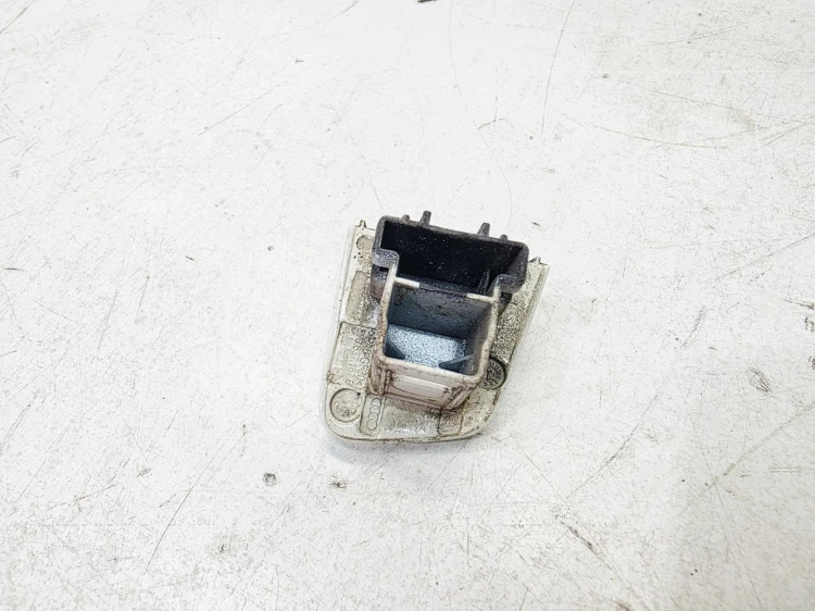 ZAŚLEPKA KLAMKI DRZWI LEWA AUDI A3 8V 8V0837167B