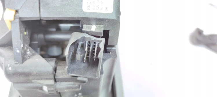 WYBIERAK LEWAREK ZMIANY BIEGÓW AUDI A3 8V 8V2713023M UK