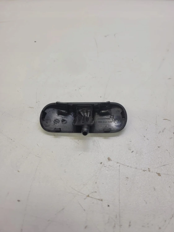 DYSZA SPRYSKIWACZA LEWA AUDI A5 8T A4 8T0955987C