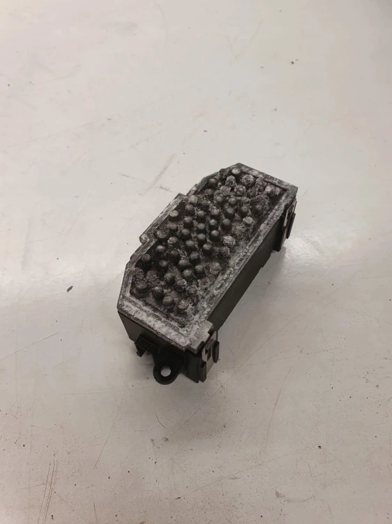 REZYSTOR OPORNIK DMUCHAWY AUDI A4 A5 Q5 8K0820521B