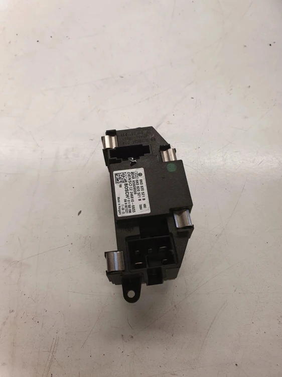 REZYSTOR OPORNIK DMUCHAWY AUDI A4 A5 Q5 8K0820521B
