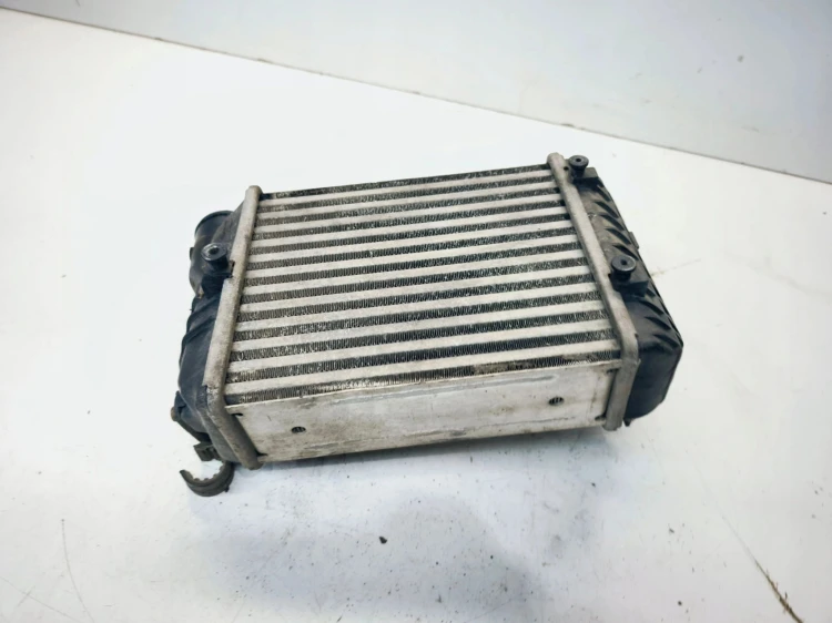 CHŁODNICA POWIETRZA INTERCOOLER LEWY AUDI A4 B6 1.8T TURBO 8E0145805L