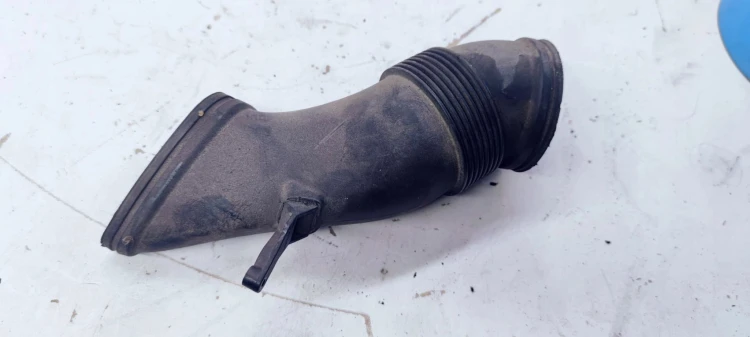 WLOT DOLOT POWIETRZA AUDI A8 D4 4.2 FSI 4H0129510C