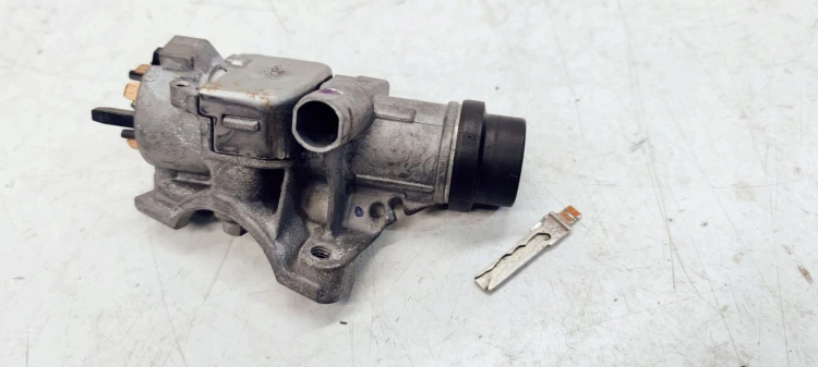 STACYJKA Z KLUCZYKIEM AUDI A4 B7 AUTOM 4B0905851M