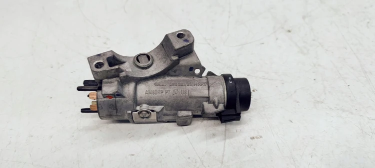 STACYJKA Z KLUCZYKIEM AUDI A4 B7 AUTOM 4B0905851M