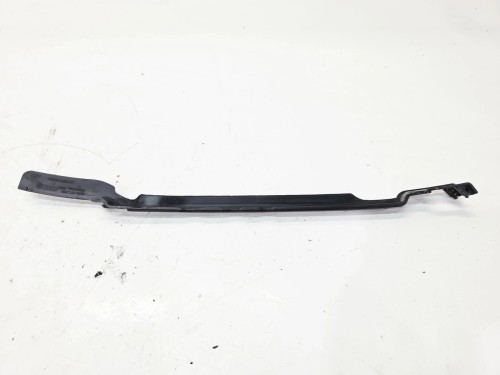USZCZELKA CHŁODNICY PRAWA AUDI A3 8V 8V0121332