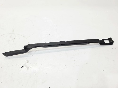 USZCZELKA CHŁODNICY PRAWA AUDI A3 8V 8V0121332