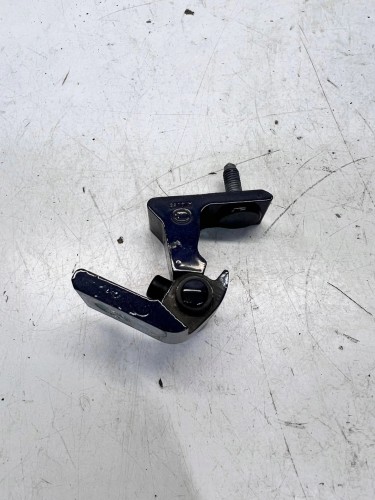 ZAWIAS DRZWI PRAWY AUDI A4 B9 Q5 FY 8V0833404H