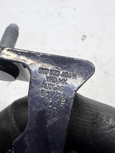 ZAWIAS DRZWI PRAWY AUDI A4 B9 Q5 FY 8V0833404H