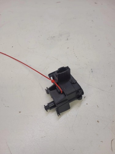 SIŁOWNIK KLAPKI PALIWA AUDI A4 A5 A6 Q5 8K0862153B