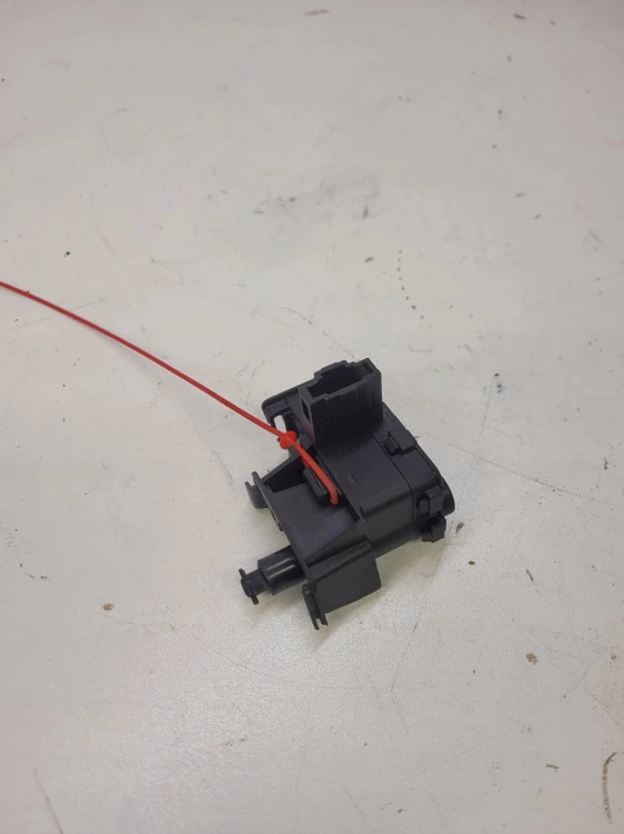 SIŁOWNIK KLAPKI PALIWA AUDI A4 A5 A6 Q5 8K0862153B