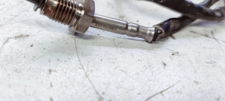 CZUJNIK TEMPERATURY SPALIN AUDI A4 A5 8W0906088R