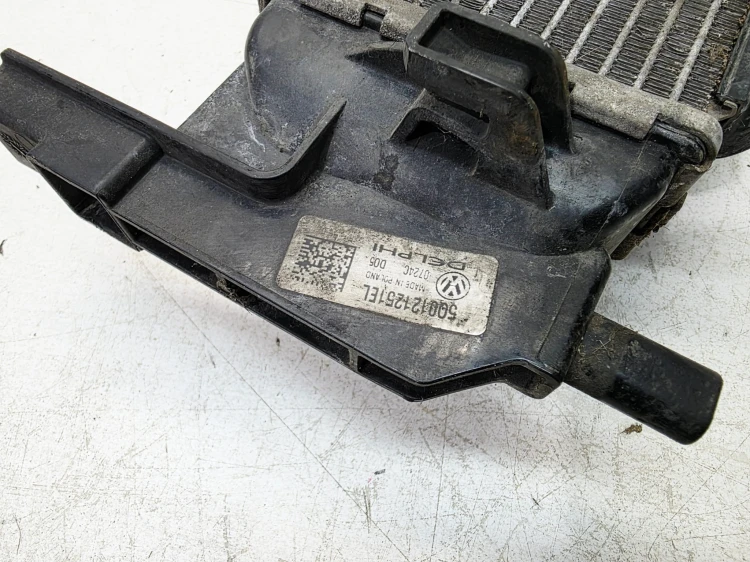 DODATKOWA CHŁODNICA PŁYNU WODY AUDI A3 8V VOLKSWAGEN SEAT SKODA 5Q0121251EL