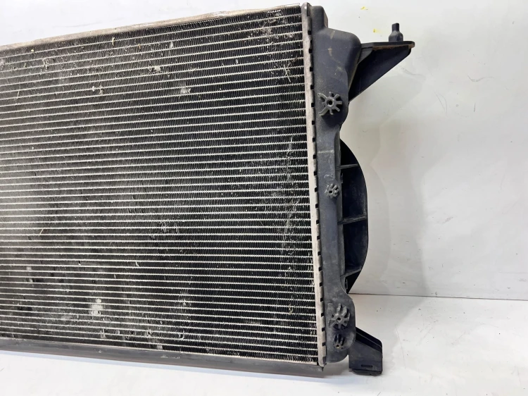 CHŁODNICA WODY AUDI A4 B7 1.9 TDI 8E0121251A