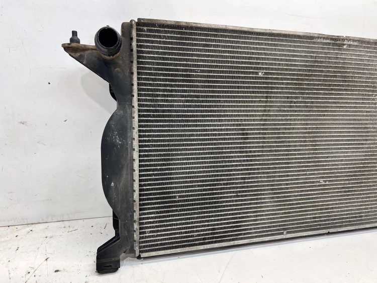 CHŁODNICA WODY AUDI A4 B7 1.9 TDI 8E0121251A