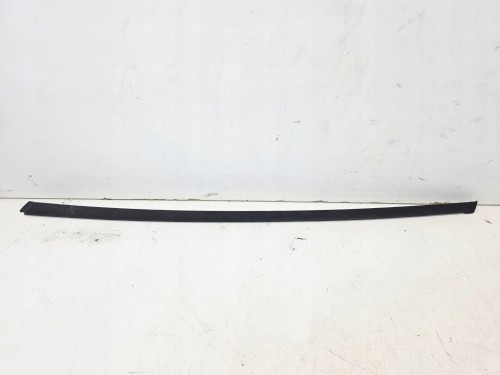 LISTWA ZGARNIAJĄCA SZYBY CZOŁOWEJ PRAWA AUDI A3 8P CABRIO 8P7854328A