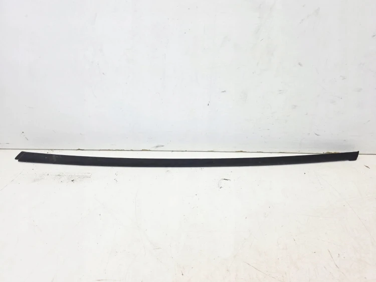 LISTWA ZGARNIAJĄCA SZYBY CZOŁOWEJ PRAWA AUDI A3 8P CABRIO 8P7854328A