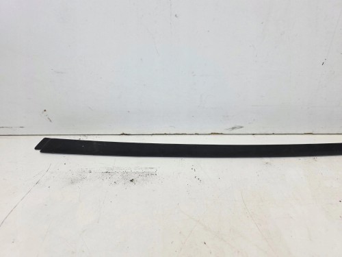 LISTWA ZGARNIAJĄCA SZYBY CZOŁOWEJ PRAWA AUDI A3 8P CABRIO 8P7854328A