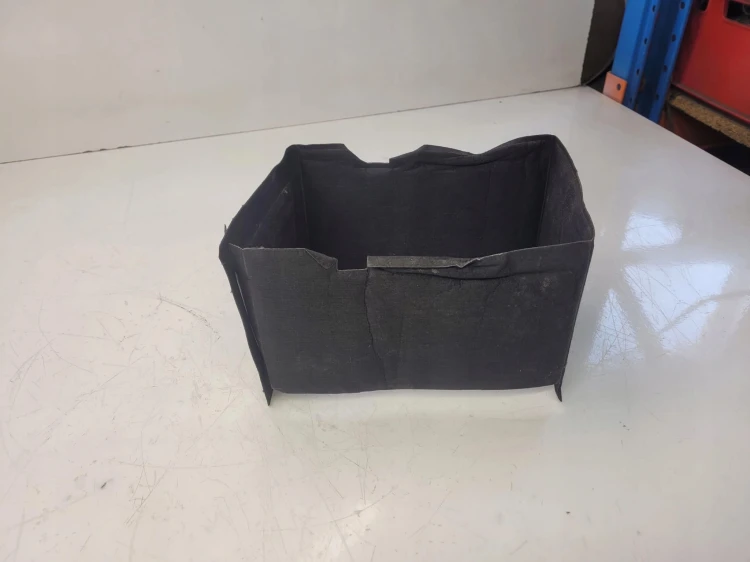 OCIEPLACZ AKLUMULATORA AUDI A3 8P VW 1K0915418A