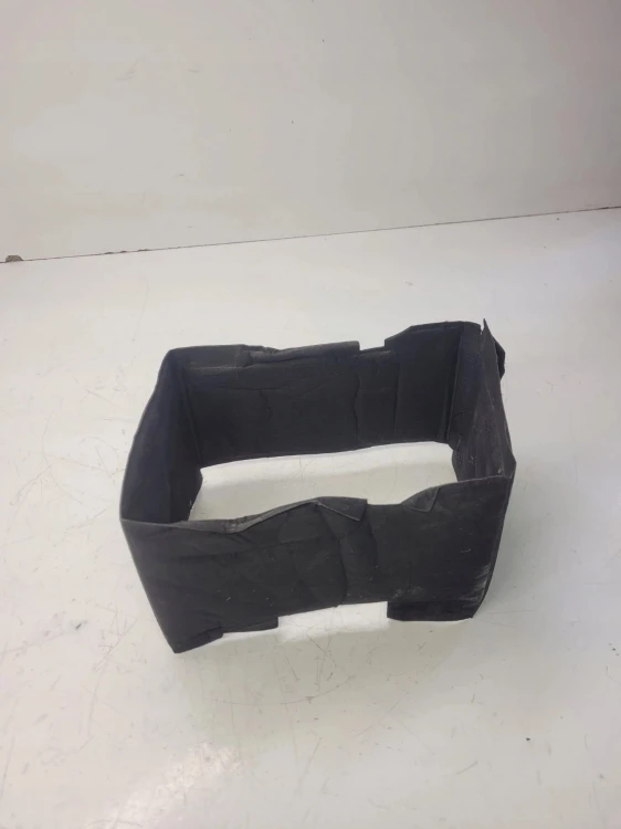 OCIEPLACZ AKLUMULATORA AUDI A3 8P VW 1K0915418A