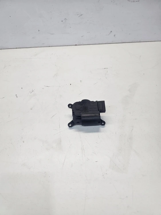SILNICZEK NAGRZEWNICY AUDI Q7 4L VW 7L0907511AD