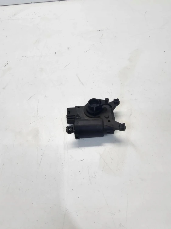 SILNICZEK NAGRZEWNICY AUDI Q7 4L VW 7L0907511AD