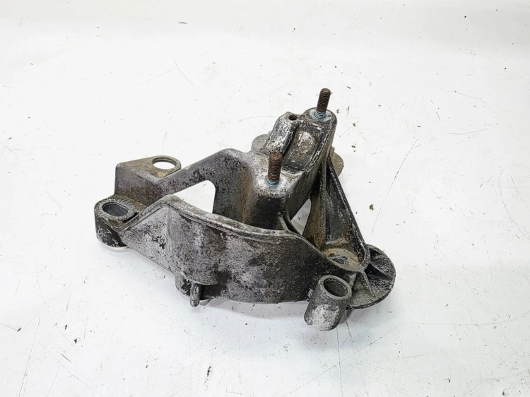 ŁAPA MOCOWANIE PODUSZKI SILNIKA LEWA AUDI A4 B6 B7 8E0199351K