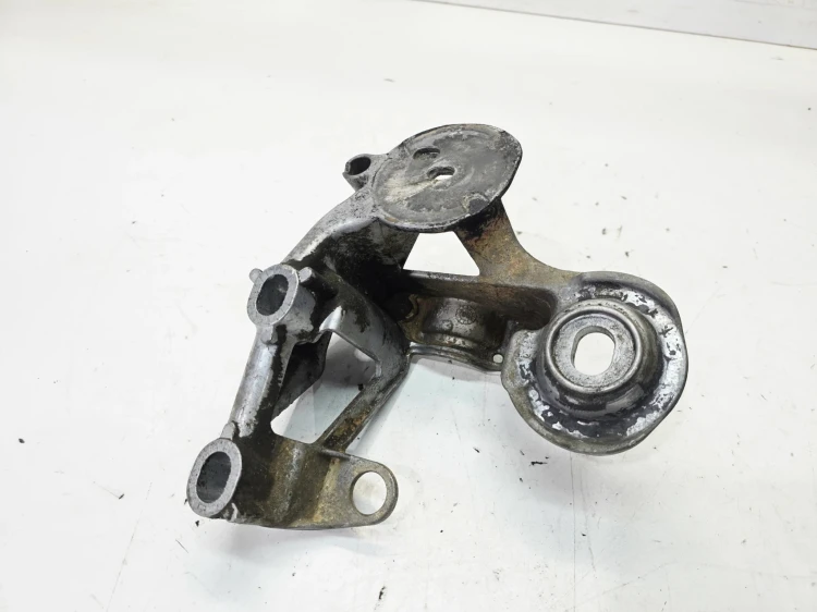 ŁAPA MOCOWANIE PODUSZKI SILNIKA LEWA AUDI A4 B6 B7 8E0199351K