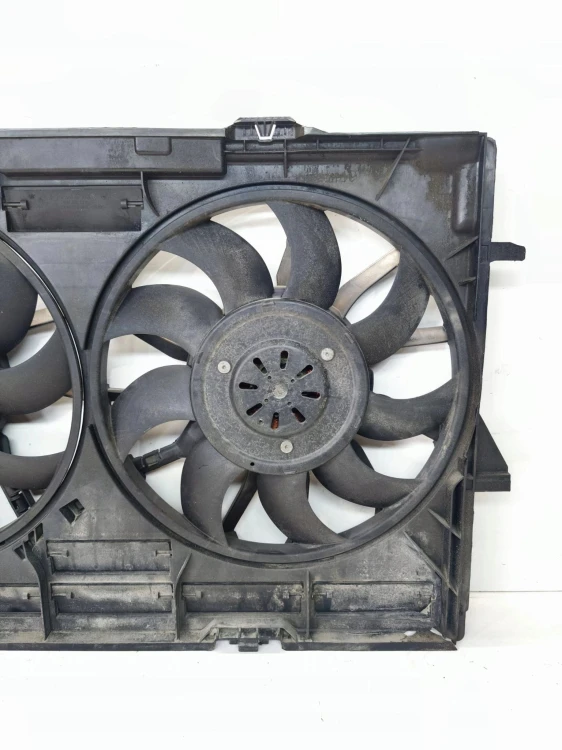 WENTYLATORY + OBUDOWA AUDI A4 A5 A6 A7 A8 4H0121003N POPĘKANA OBUDOWA