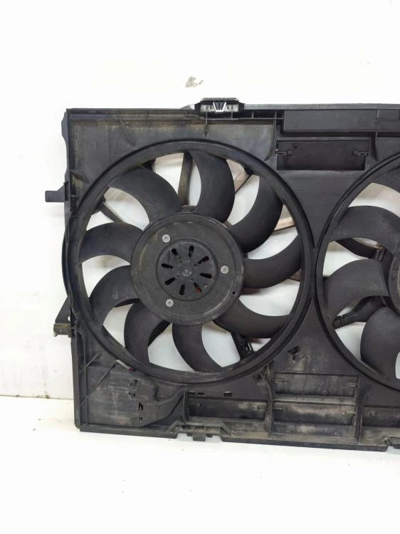 WENTYLATORY + OBUDOWA AUDI A4 A5 A6 A7 A8 4H0121003N POPĘKANA OBUDOWA
