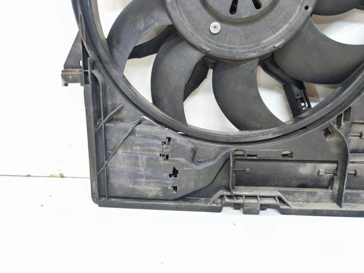 WENTYLATORY + OBUDOWA AUDI A4 A5 A6 A7 A8 4H0121003N POPĘKANA OBUDOWA