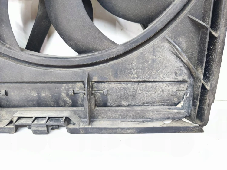 WENTYLATORY + OBUDOWA AUDI A4 A5 A6 A7 A8 4H0121003N POPĘKANA OBUDOWA