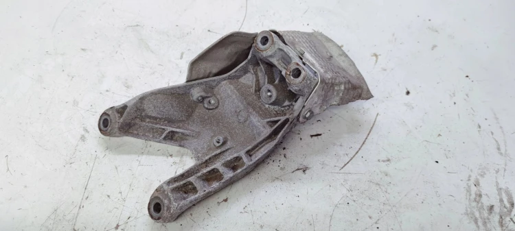ŁAPA SILNIKA AUDI A4 B8 A5 A6 2.0 TDI 4G0199308AA