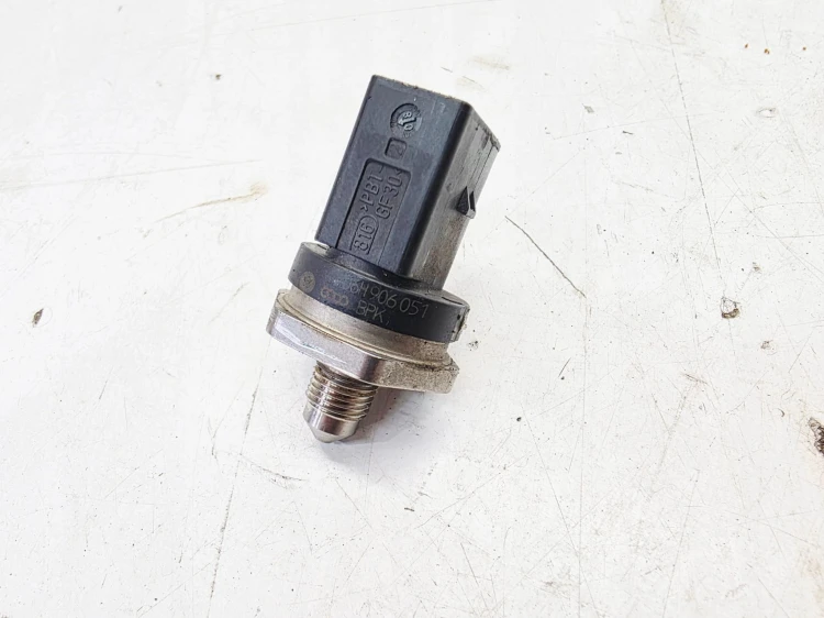 CZUJNIK CIŚNIENIA PALIWA AUDI VOLKSWAGEN SEAT SKODA TFSI TSI 06H906051