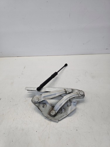 ZAWIAS MASKI LEWY AUDI A1 8X 8X0823301A