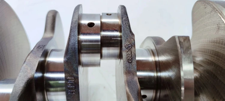 WAŁ KORBOWY AUDI A4 B7 A6 C6 3.2 FSI AUK BKH 06E101H 06EH *46*