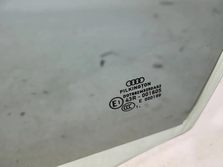 SZYBA BOCZNA DRZWI LEWY PRZÓD AUDI A4 B8 2011 ROK