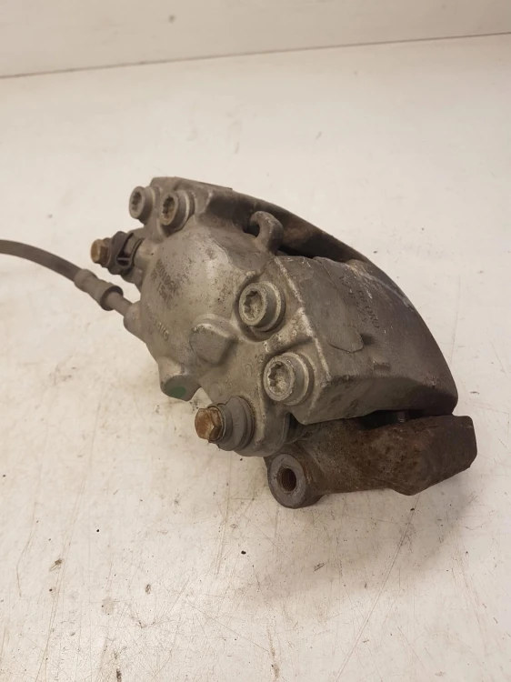ZACISK HAMULCOWY PRAWY PRZÓD AUDI A4 B8 A5 8K0106K