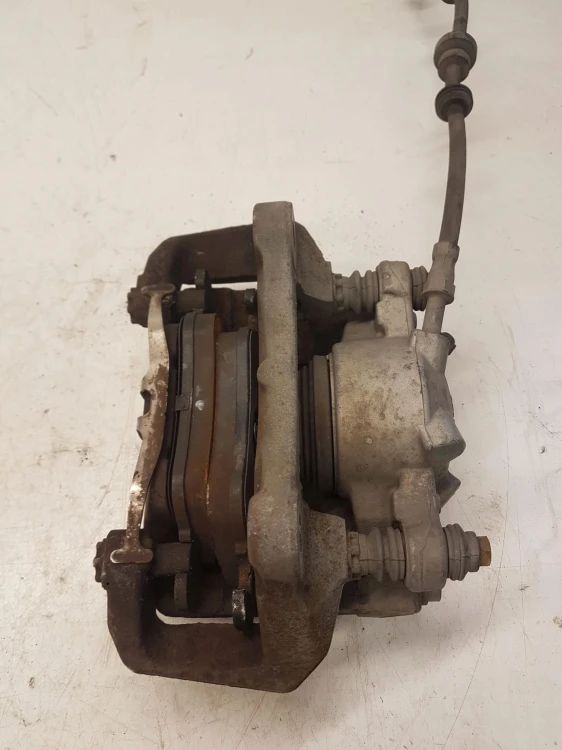 ZACISK HAMULCOWY PRAWY PRZÓD AUDI A4 B8 A5 8K0106K
